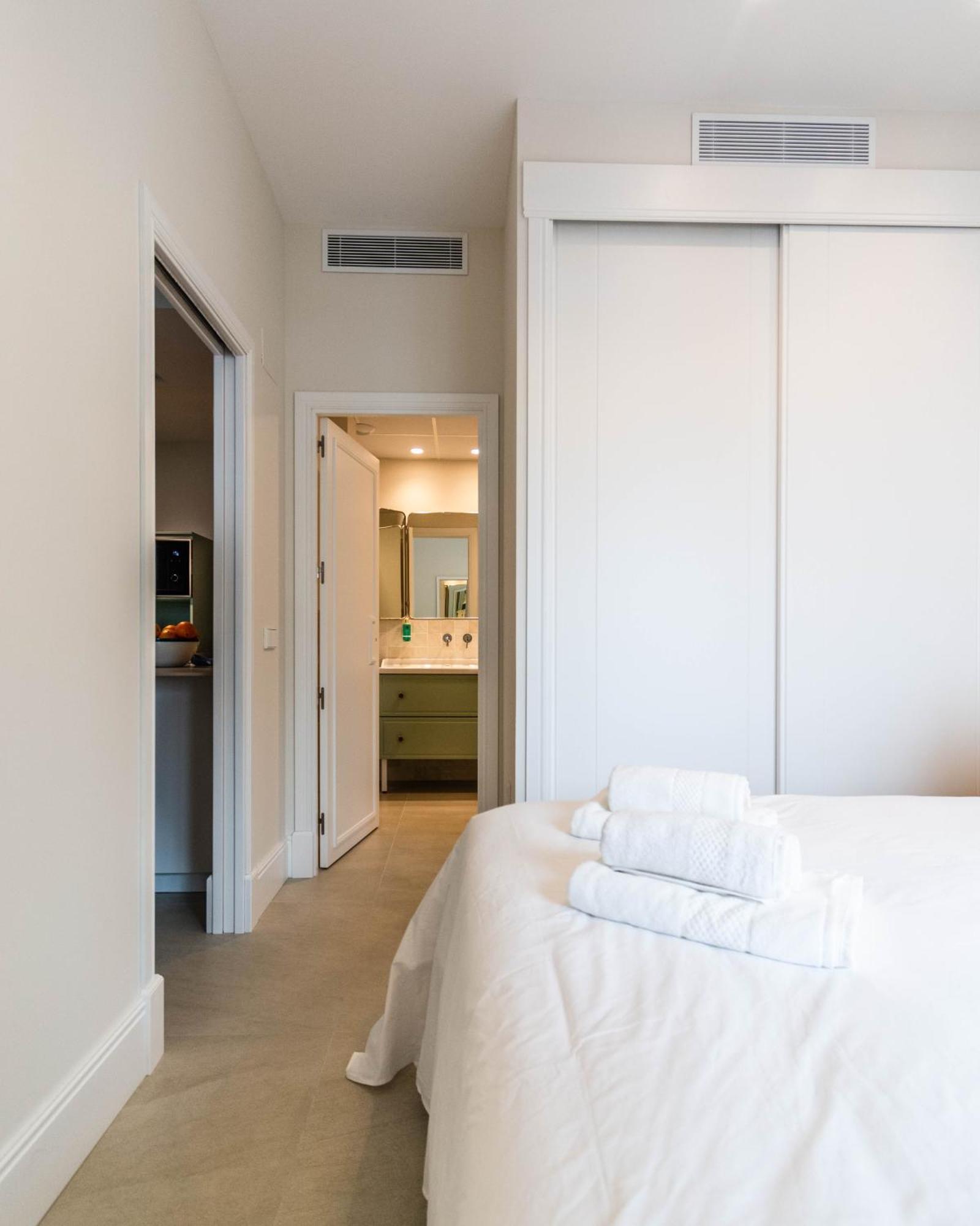 Betis Suites-La Campana Sevilla Bagian luar foto