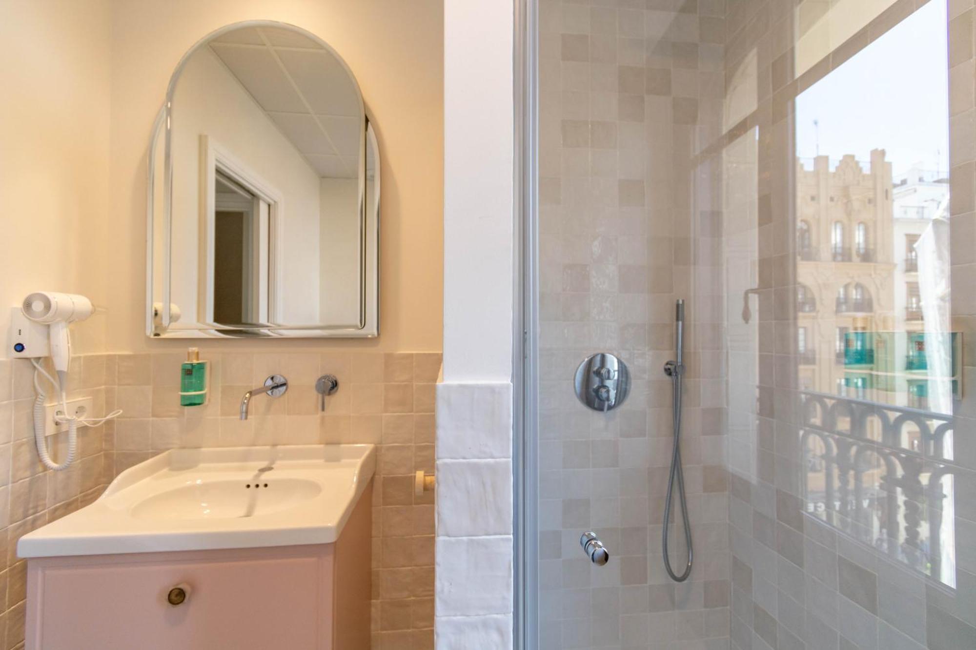 Betis Suites-La Campana Sevilla Bagian luar foto