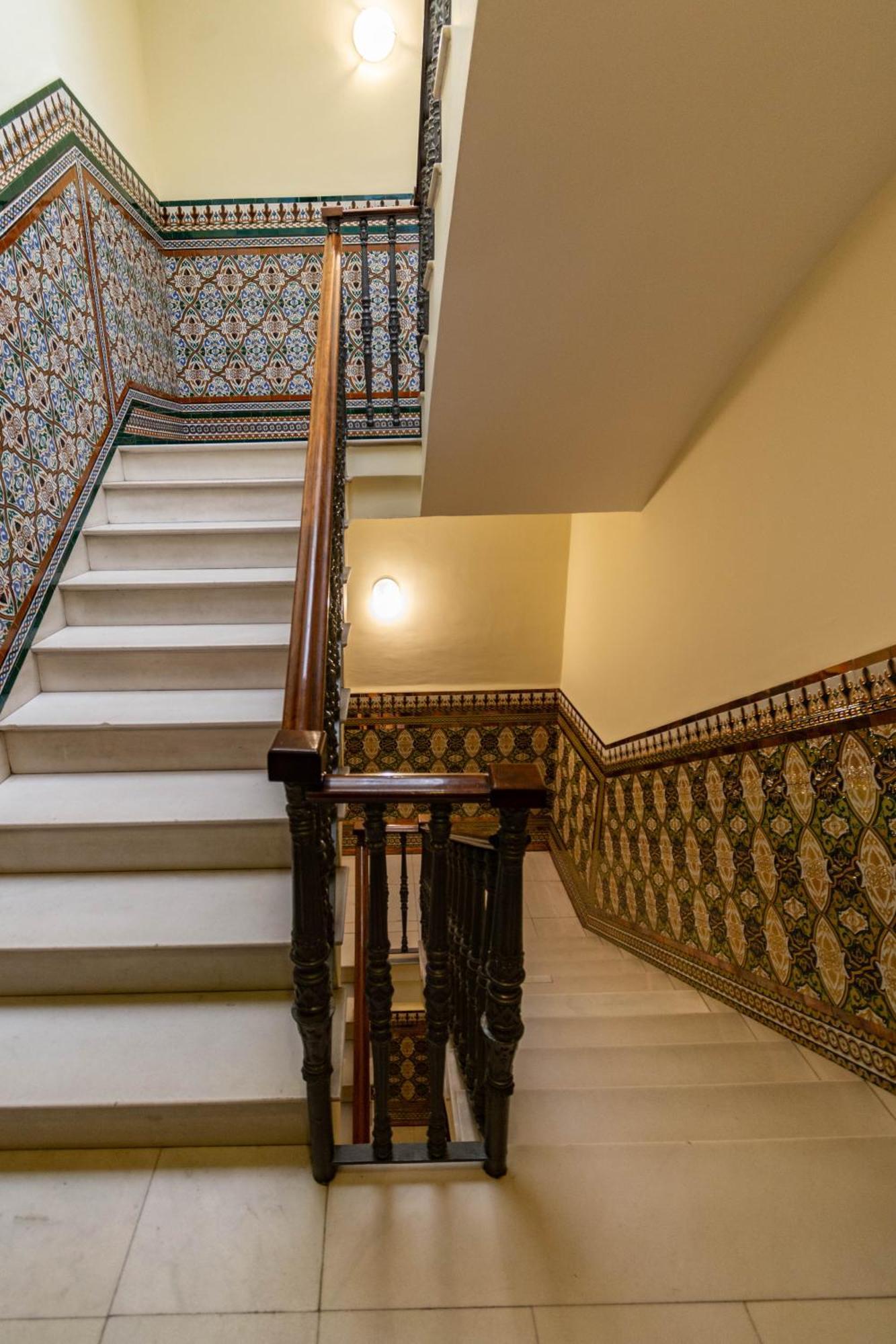 Betis Suites-La Campana Sevilla Bagian luar foto